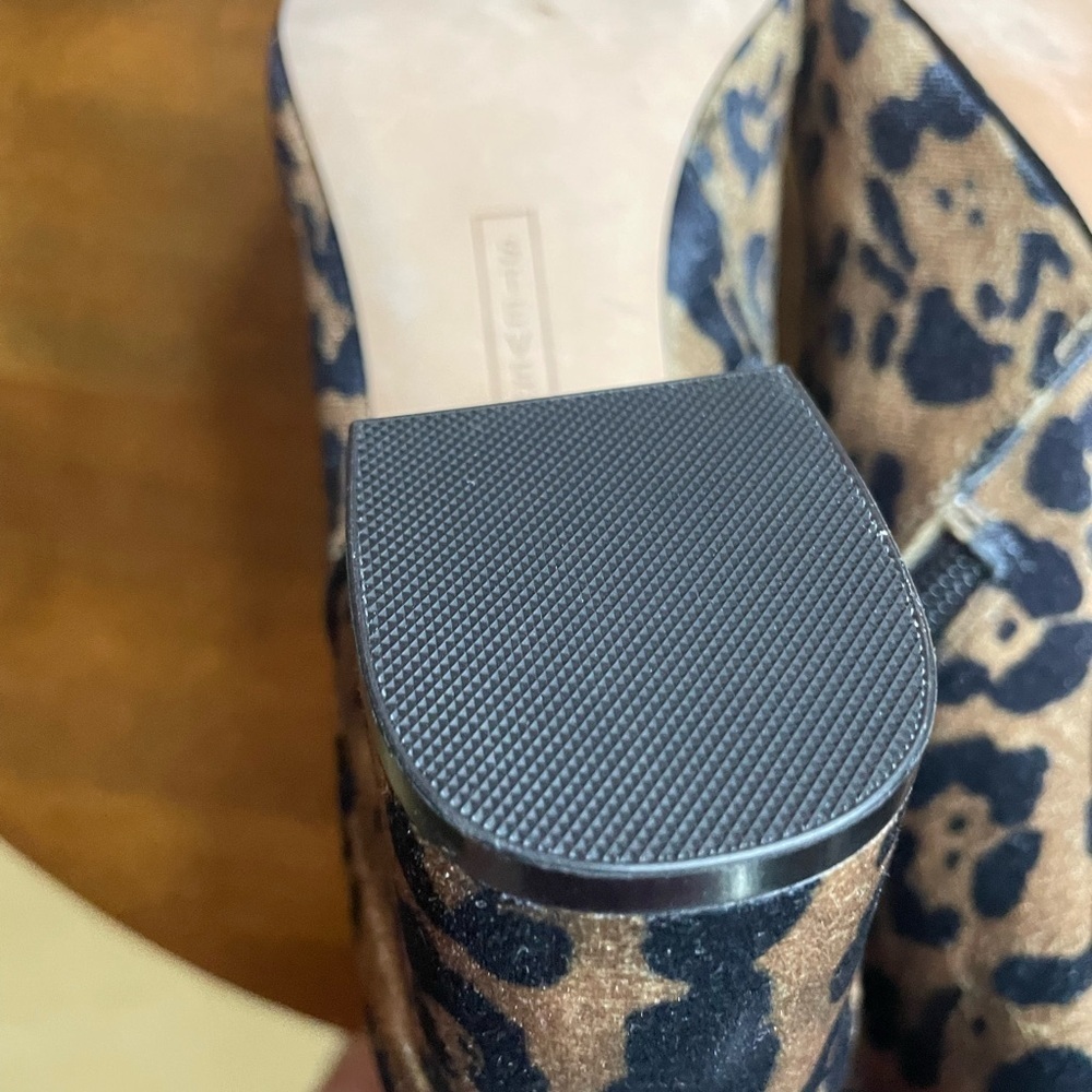 Steve Madden size 7 Leopard Pattern Ankle Booties, never worn, block heel 2.5” - Picture 6 of 14